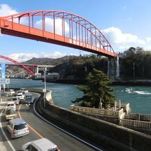 おんど観光文化会館うずしお、の２階テラスより見た清盛塚。