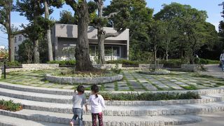 野毛山動物園とセットで