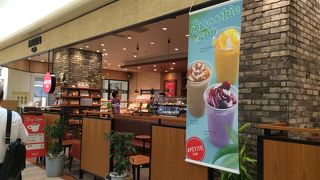 ロイヤル系ベーカリーカフェ