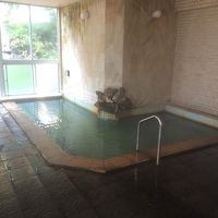 すごく温まるお風呂。貸切状態の時間帯もあります。