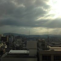 7階の部屋からの眺望。窓を開けるにはフロントへ連絡が必要