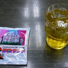 お茶とお菓子付き