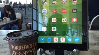 無料でタブレットも使えて、待ち時間も快適☆