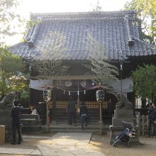 境内にある真間稲荷神社