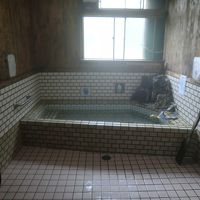 お風呂は薬草湯で、疲れを癒せます。