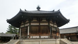 古さを感じない法隆寺の夢殿