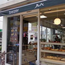 お店の入り口そばです。