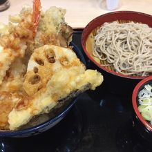 オールスター天丼のセットです。
