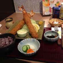 びっくり海老フライ、とにかく大きい