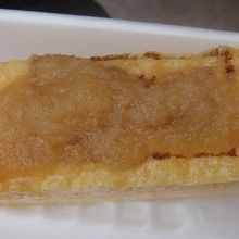 大根おろしで隠れていますがお店の焼印も入っています