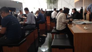 キャセイ最大のラウンジ