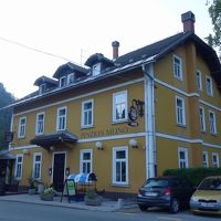 湖畔の静かなゲストハウス