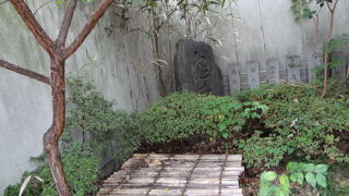 まさに「ひっそりと…」