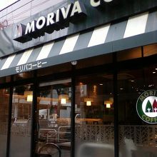 お店の入り口そばです。