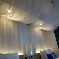 ベッドの上の天蓋カーテンもかわいい♪