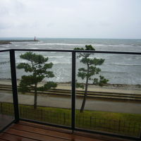 部屋からの外観。海が目の前でした。