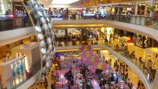 郊外型大型ショッピングセンター