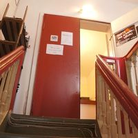 入口で靴を脱ぐ