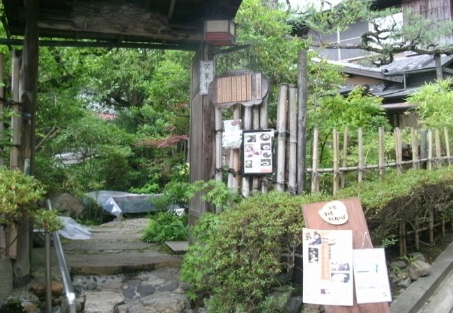 風情ある店構えの甘味処