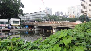 外堀にかかる橋