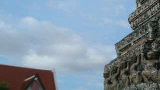 仏塔の近くにある