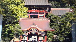 鎌倉の中心にあって源氏の氏神として祀られている神社です