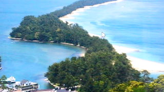 日本三景の一つとして古くから親しまれ、さまざまな場所から異なった景観を楽しめます