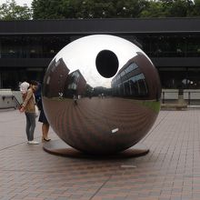 入り口のモニュメント