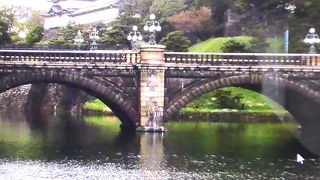 皇居の周辺は自然に親しめ、市民ランナーも大勢走り、歴史的建物もあり見どころ満載