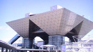 臨海副都心有明にそびえたつ巨大なコンベションセンター