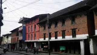 伝統家屋が今も数多く残るシックな旧市街エリア