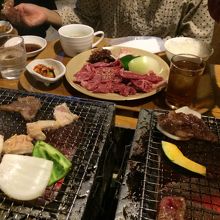 わーい！美味しい焼肉パーティーだ！