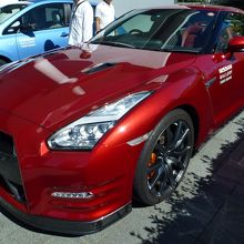 試乗車は赤と言うより赤に近いオレンジ