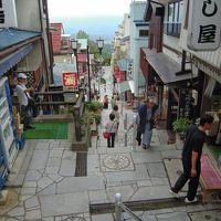 旅館前の石段街です。