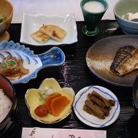 ボリューム満点、和食の朝ごはん。