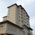 高台に建ち、眺めのいいホテルです