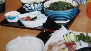 刺身定食と海ブドウ丼