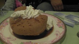 ホテルのティーラウンジ