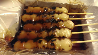 焼きたてのみたらし団子