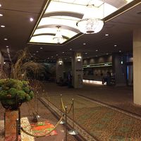 落ち着いたロビーです。コンシェルジュもいました。