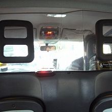 全席の中央上部に必ずメーターがあります