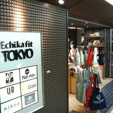 アパレル店が多めです。