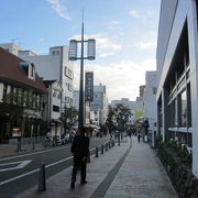 松山城に続く商店街