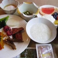 朝食。他に卵やパン、ソーセージ、シリアル、ヨーグルト等も。