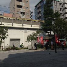 狭い公園だが、近くに公園がないので、利用価値は高い