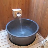 半露天風呂。お客様がチェックインしてからいれる。