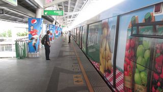 日中は閑散としている