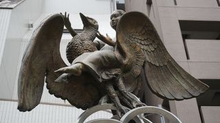 大型のモニュメント