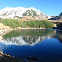 みくりが池から山荘が見えます。