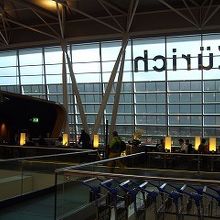 空港はスタイリッシュできれいです